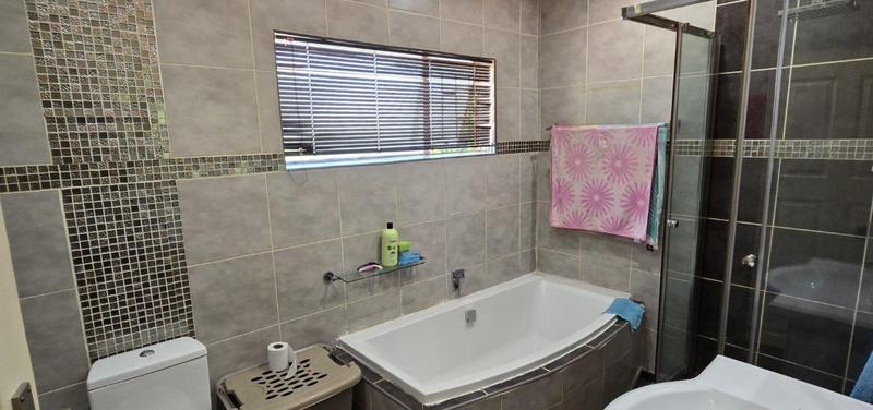 3 Bedroom Property for Sale in Flora Gardens Gauteng