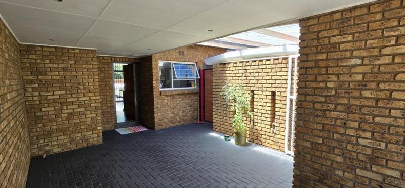3 Bedroom Property for Sale in Flora Gardens Gauteng