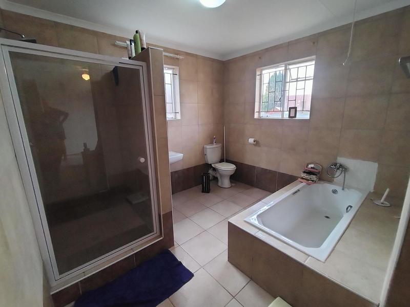 3 Bedroom Property for Sale in Rooihuiskraal Gauteng