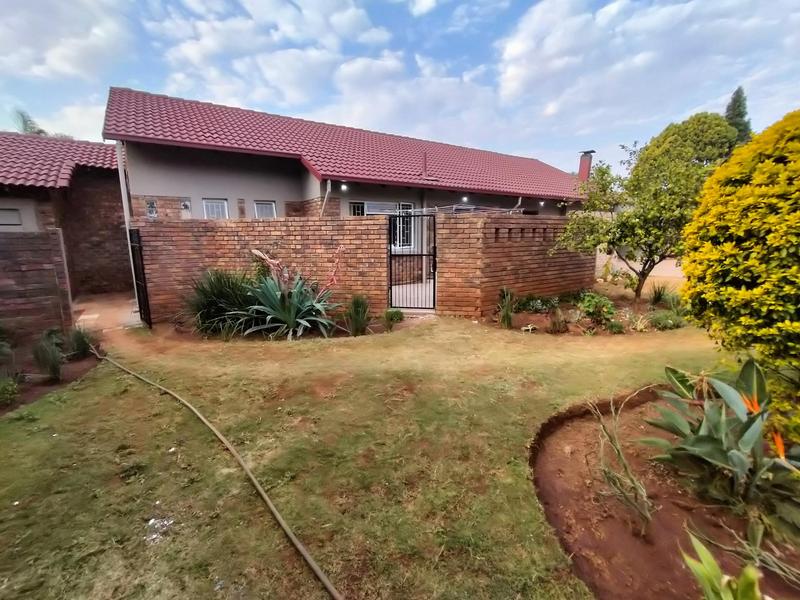3 Bedroom Property for Sale in Rooihuiskraal Gauteng