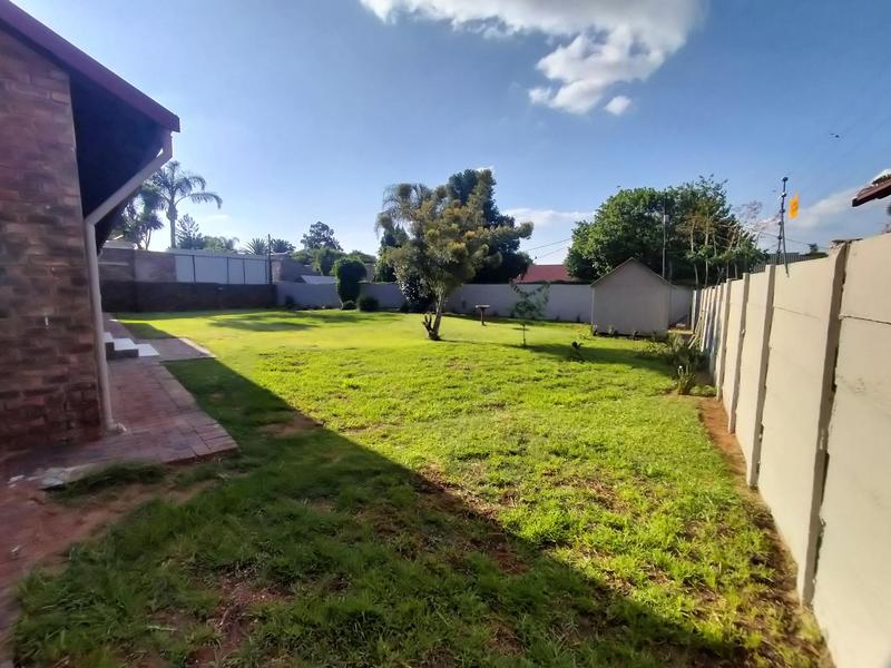 3 Bedroom Property for Sale in Rooihuiskraal Gauteng