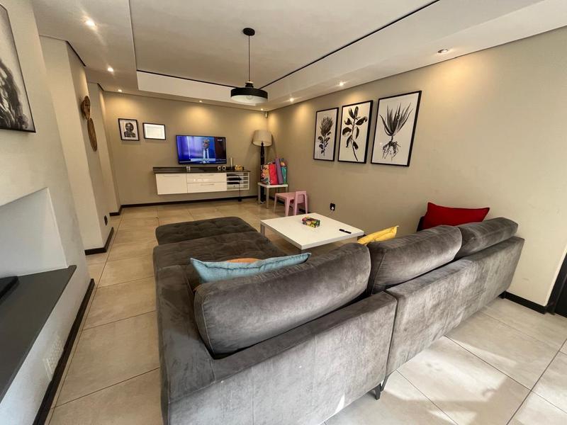 To Let 4 Bedroom Property for Rent in Waterkloof Ridge Gauteng