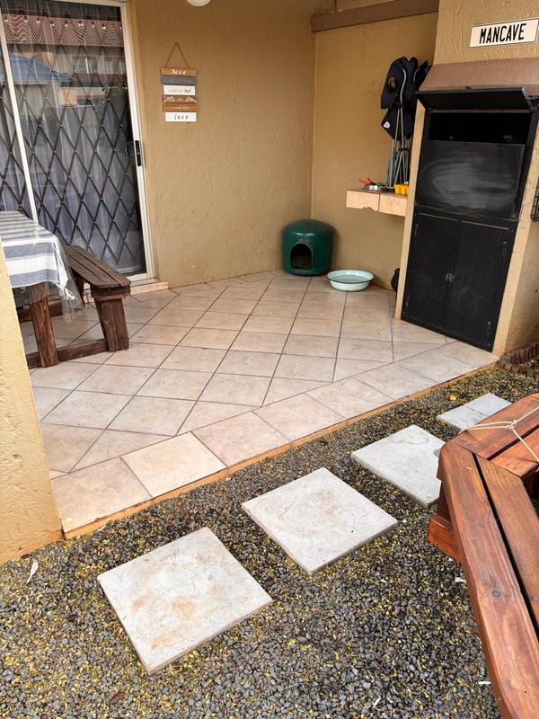 2 Bedroom Property for Sale in Annlin Gauteng