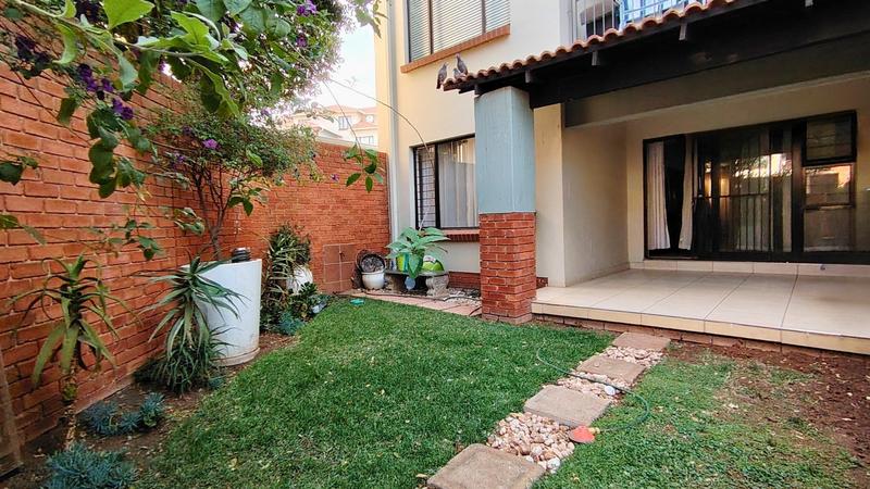 To Let 2 Bedroom Property for Rent in Greenstone Hill Gauteng