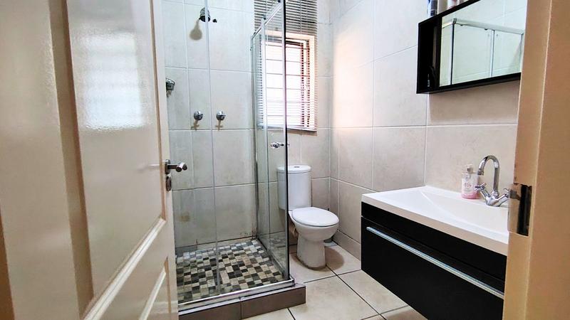 To Let 2 Bedroom Property for Rent in Greenstone Hill Gauteng