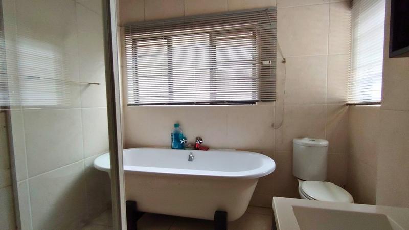 To Let 2 Bedroom Property for Rent in Greenstone Hill Gauteng