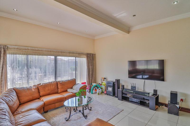 4 Bedroom Property for Sale in Blue Valley Golf Estate Gauteng