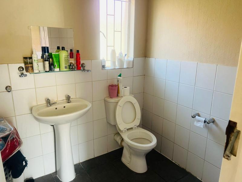 2 Bedroom Property for Sale in Rhodesfield Gauteng
