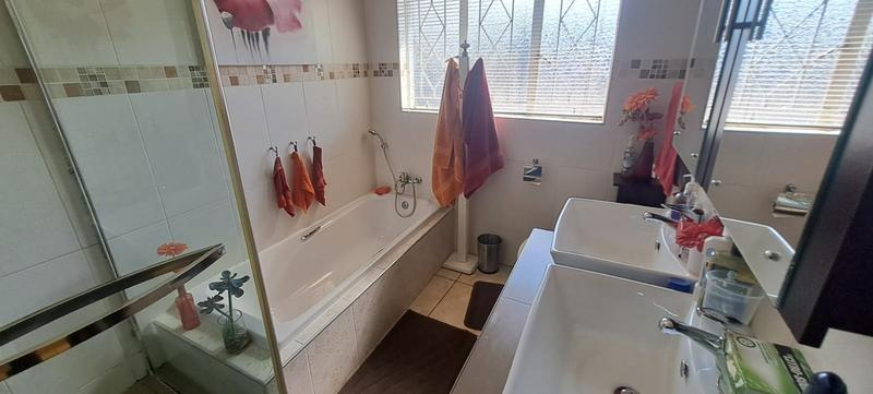 4 Bedroom Property for Sale in Sunair Park Gauteng