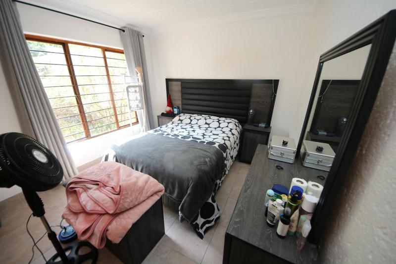 To Let 2 Bedroom Property for Rent in Bryanston Gauteng