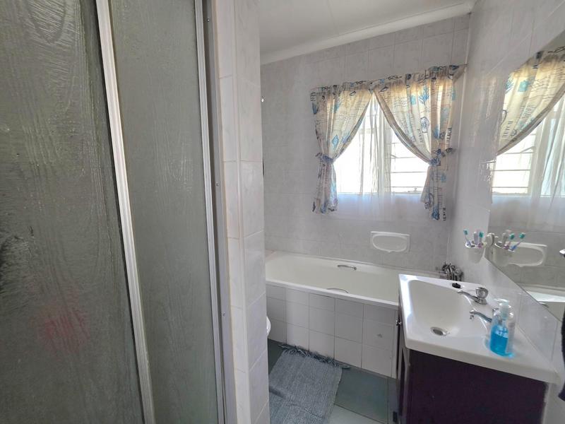 2 Bedroom Property for Sale in Denlee Gauteng