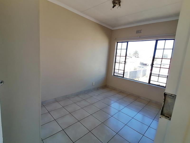 2 Bedroom Property for Sale in Sonneveld Gauteng