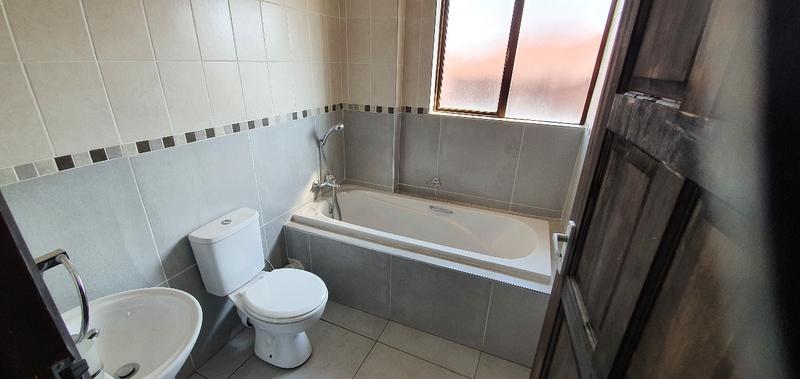 2 Bedroom Property for Sale in Kenleaf Gauteng