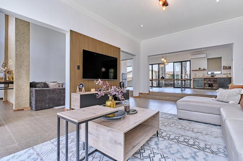 5 Bedroom Property for Sale in Featherbrooke Estate Gauteng