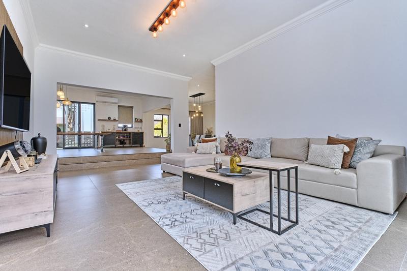 5 Bedroom Property for Sale in Featherbrooke Estate Gauteng