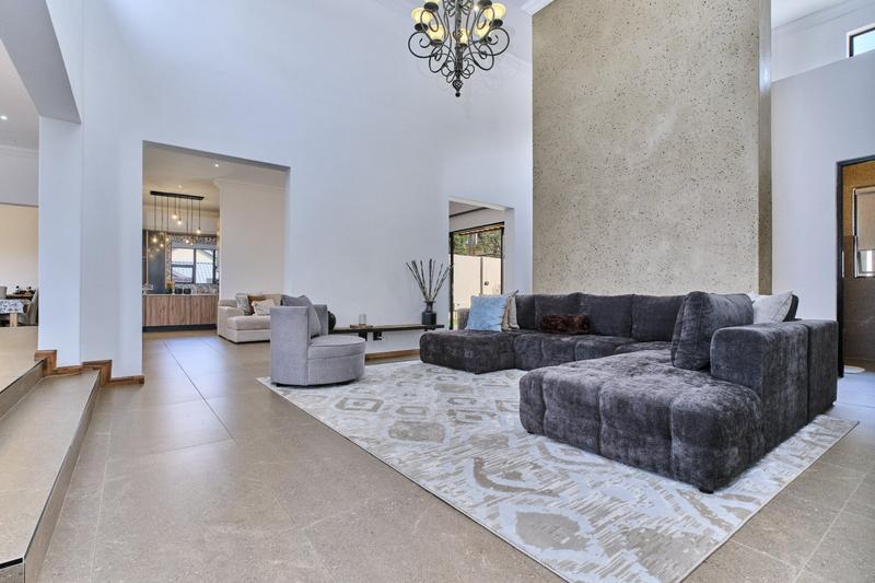 5 Bedroom Property for Sale in Featherbrooke Estate Gauteng