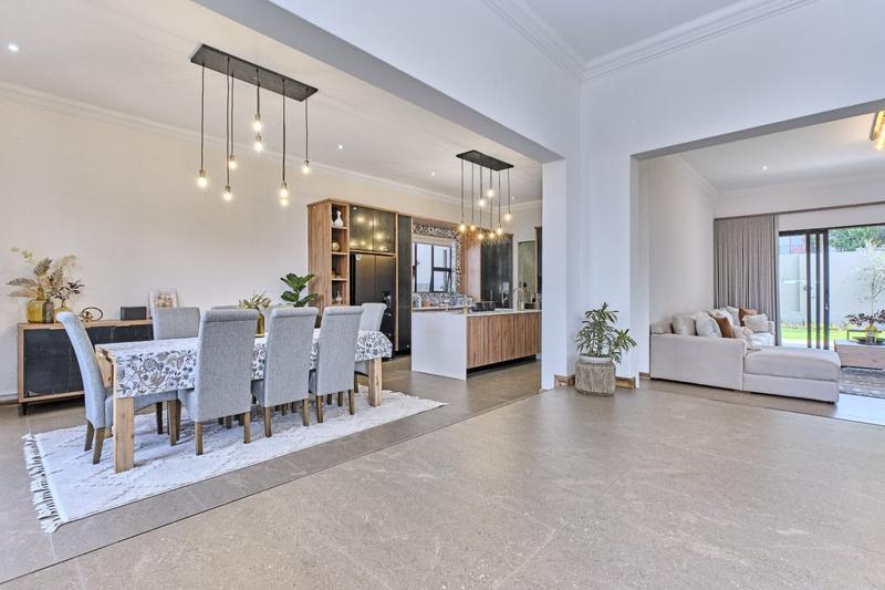 5 Bedroom Property for Sale in Featherbrooke Estate Gauteng