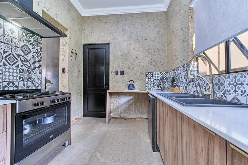 5 Bedroom Property for Sale in Featherbrooke Estate Gauteng