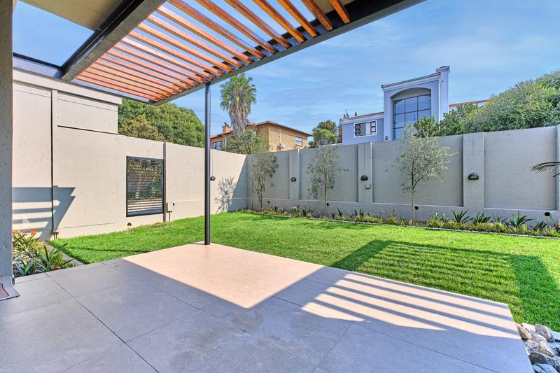 5 Bedroom Property for Sale in Featherbrooke Estate Gauteng