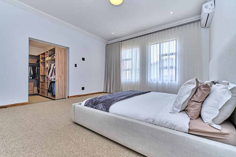 5 Bedroom Property for Sale in Featherbrooke Estate Gauteng