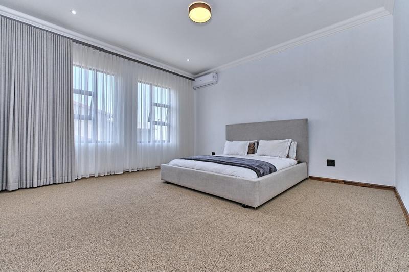 5 Bedroom Property for Sale in Featherbrooke Estate Gauteng