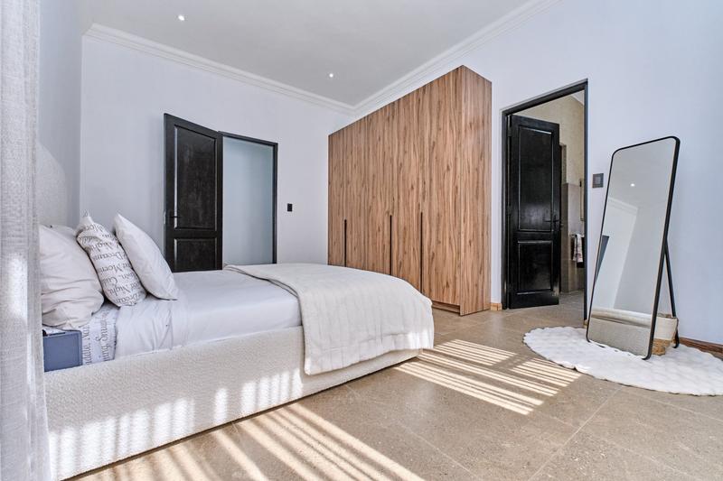 5 Bedroom Property for Sale in Featherbrooke Estate Gauteng