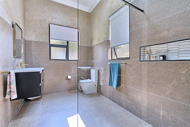 5 Bedroom Property for Sale in Featherbrooke Estate Gauteng