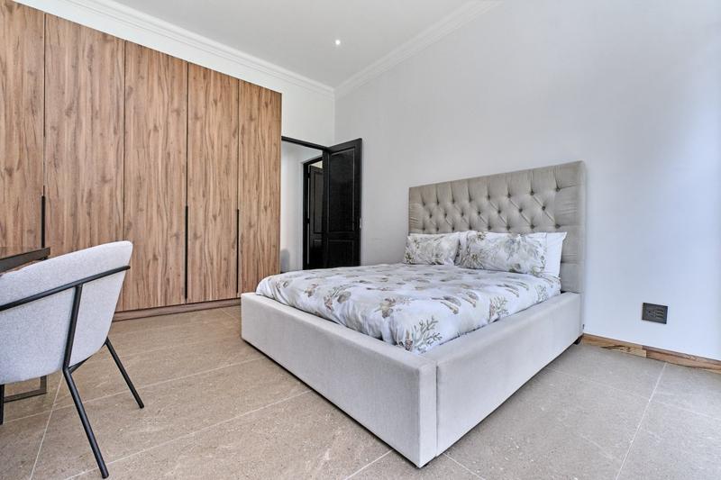 5 Bedroom Property for Sale in Featherbrooke Estate Gauteng