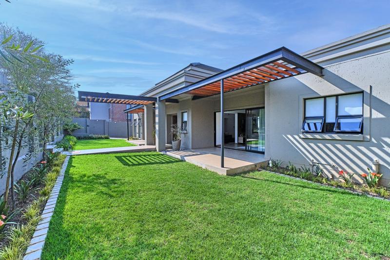 5 Bedroom Property for Sale in Featherbrooke Estate Gauteng