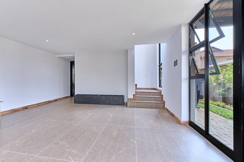 5 Bedroom Property for Sale in Featherbrooke Estate Gauteng