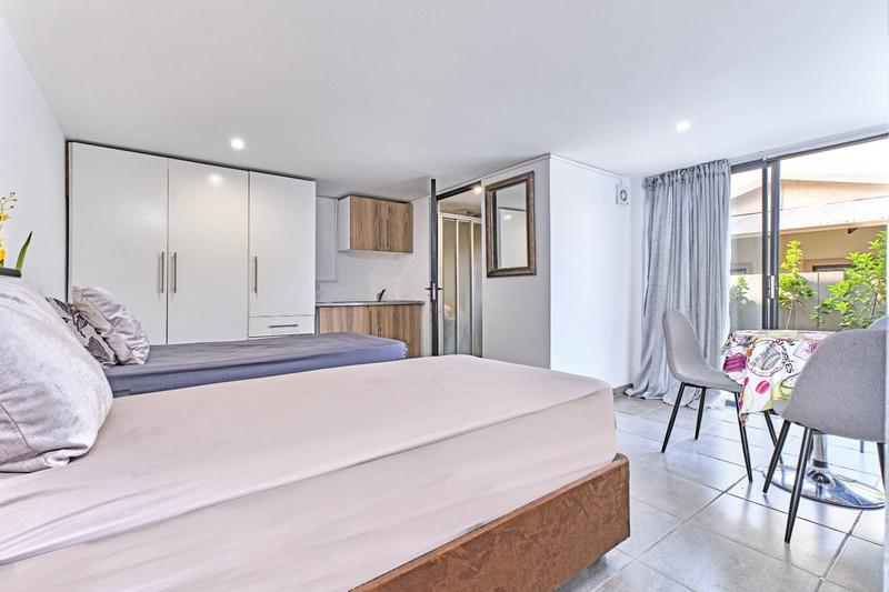 5 Bedroom Property for Sale in Featherbrooke Estate Gauteng