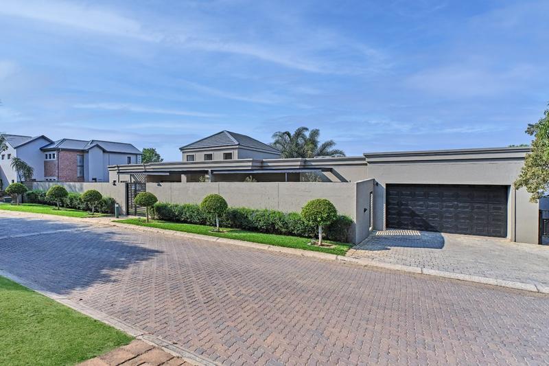 5 Bedroom Property for Sale in Featherbrooke Estate Gauteng