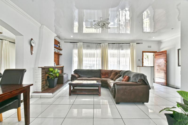 3 Bedroom Property for Sale in Glenanda Gauteng