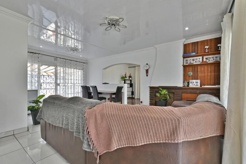 3 Bedroom Property for Sale in Glenanda Gauteng