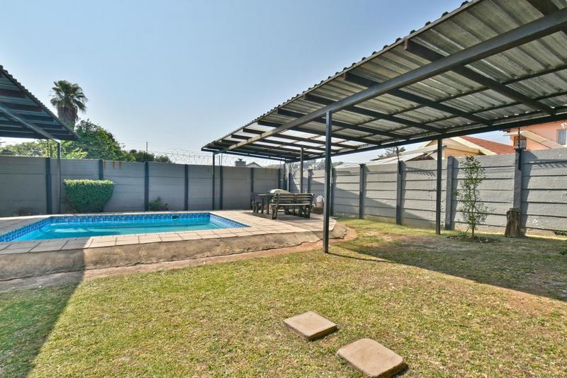 3 Bedroom Property for Sale in Glenanda Gauteng