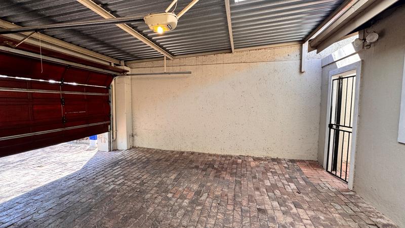 To Let 1 Bedroom Property for Rent in Robindale Gauteng