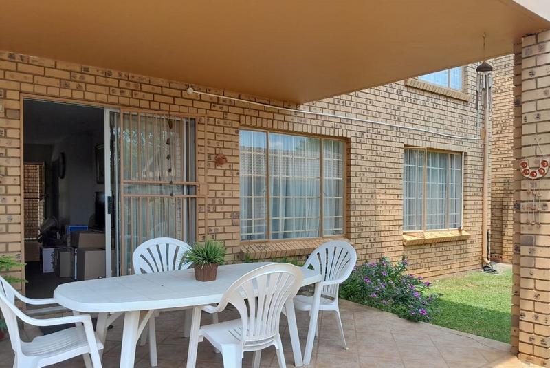 2 Bedroom Property for Sale in Magalieskruin Gauteng