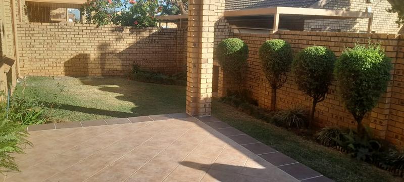 2 Bedroom Property for Sale in Magalieskruin Gauteng