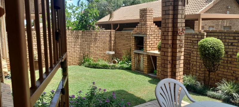 2 Bedroom Property for Sale in Magalieskruin Gauteng