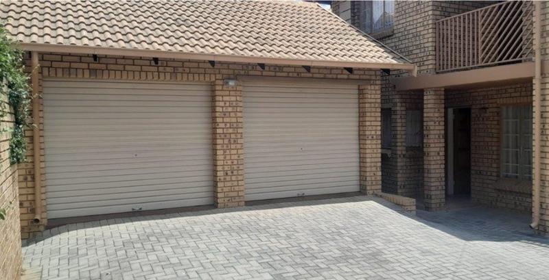 2 Bedroom Property for Sale in Magalieskruin Gauteng