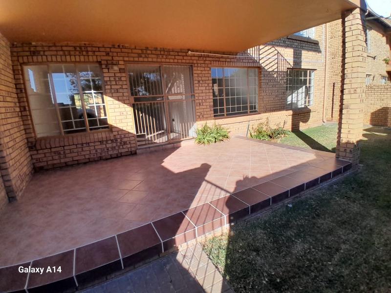 2 Bedroom Property for Sale in Magalieskruin Gauteng