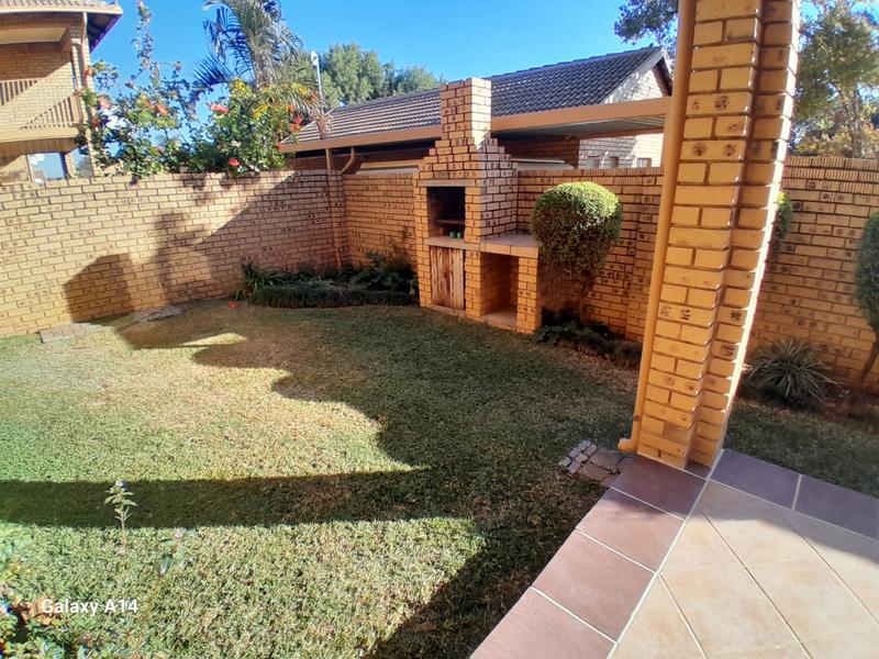 2 Bedroom Property for Sale in Magalieskruin Gauteng