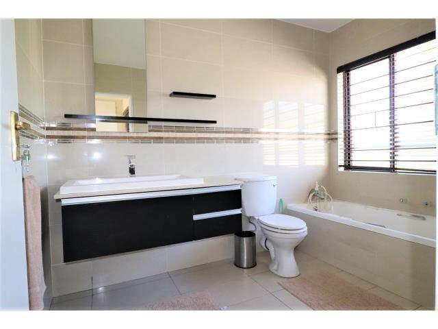 To Let 4 Bedroom Property for Rent in Morningside Gauteng