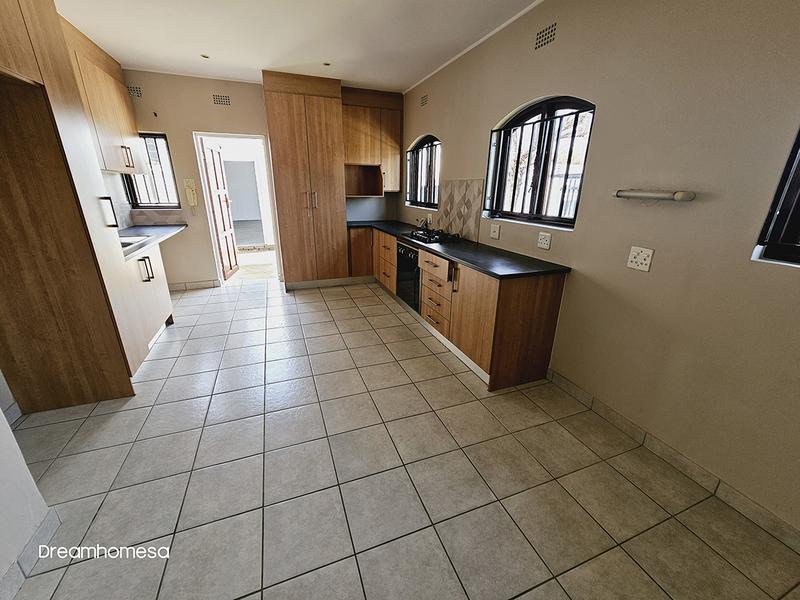 To Let 5 Bedroom Property for Rent in Parkmore Gauteng