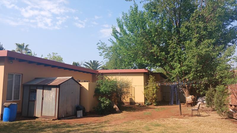 7 Bedroom Property for Sale in Clayville Gauteng