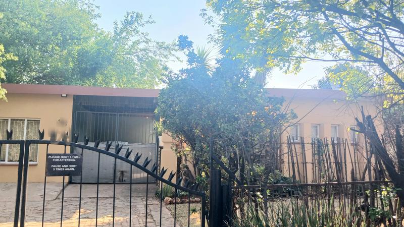 7 Bedroom Property for Sale in Clayville Gauteng