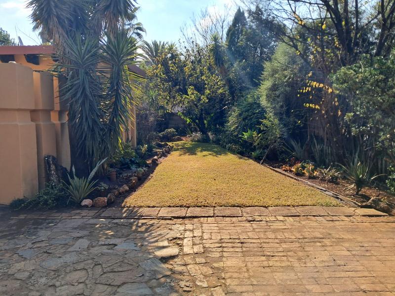 7 Bedroom Property for Sale in Clayville Gauteng
