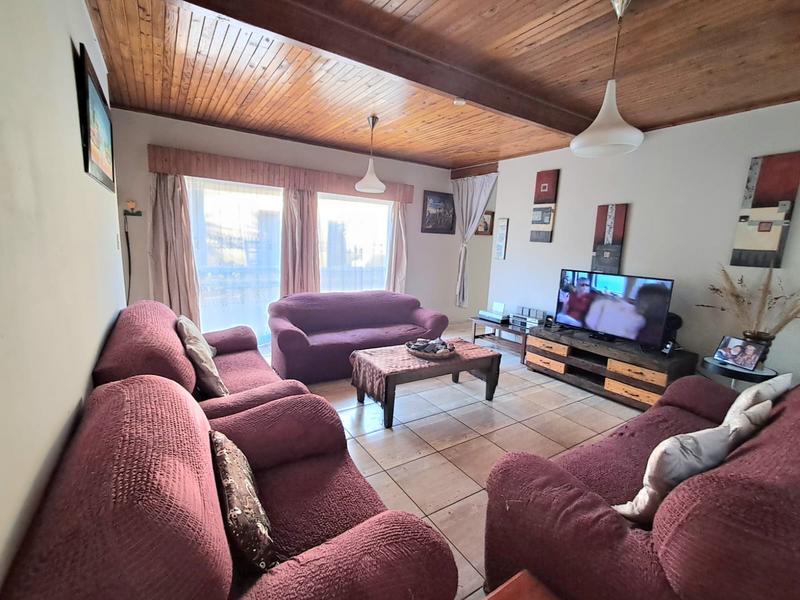 7 Bedroom Property for Sale in Clayville Gauteng
