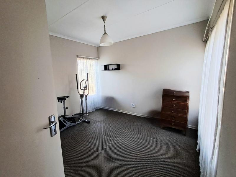 7 Bedroom Property for Sale in Clayville Gauteng