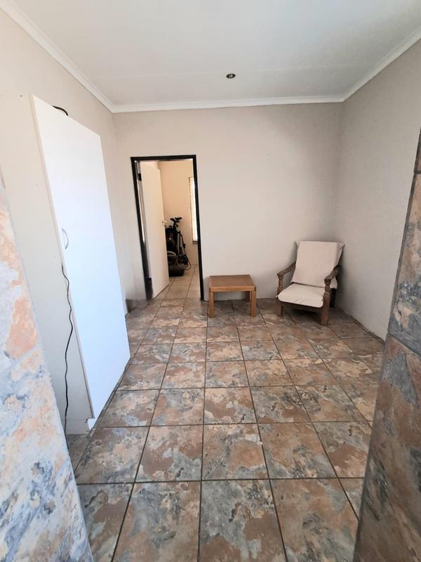 7 Bedroom Property for Sale in Clayville Gauteng